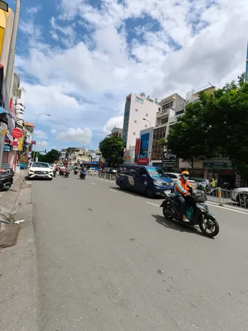 Bán góc 2MT nhà 289B Ung Văn Khiêm ,Phường  25 ,Quận Bình Thạnh. LH: 0942035334( Đức Triệu nhà mặt tiền trung tâm )