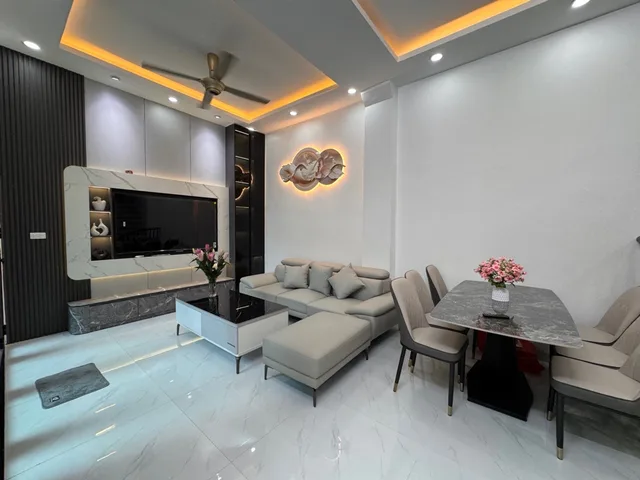 Bán nhà Giáp Bát – Giá 9.95 tỷ – DT 40m² x 5 tầng – MT 9m – Full nội thất tiền tỷ – Lô góc