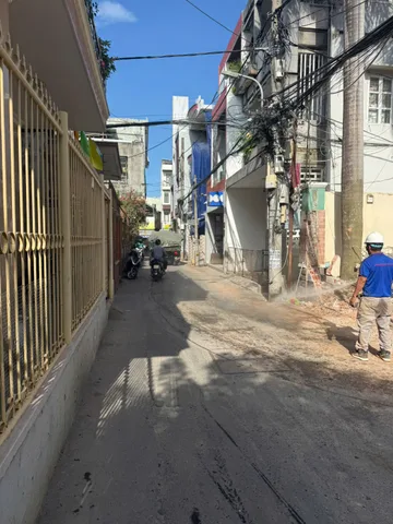 HIẾM, CÒN SÓT LẠI LÔ ĐẤT Ô TÔ ĐỖ CỬA, cách đường chính 20 m, khu sầm uất