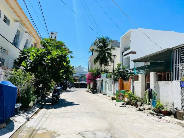 [ Góc 2 mặt tiền chợ Ba Làng - sát mầm non Sao Biển ] * Cách biển : 200m *Dt 68m2. Giá 5.8ty