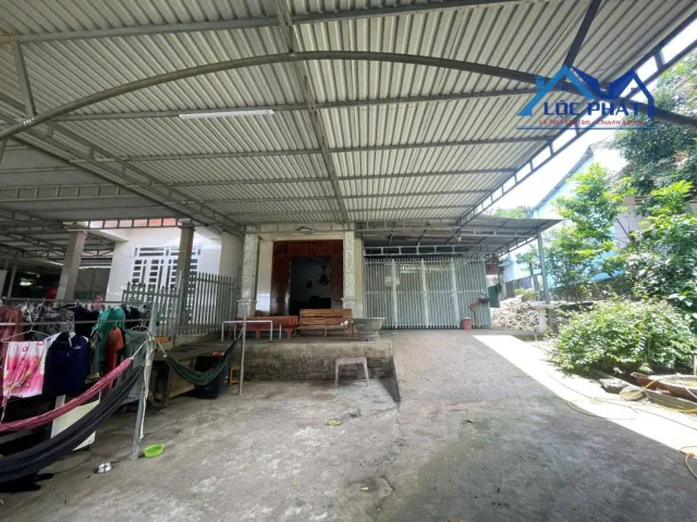 Bán đất mặt tiền đường QL1A 2090m2 giá giảm còn 9 tỷ