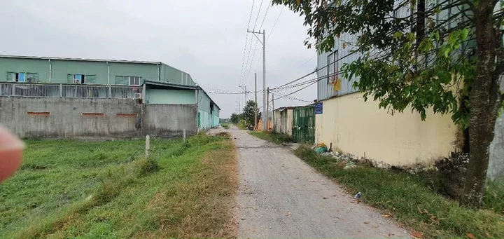 Lô góc 2 mặt tiền xây nhà quá đẹp, 6x22 – thổ cư-shr, giá chỉ 650tr ngay Chutex Đức Hòa Thượng