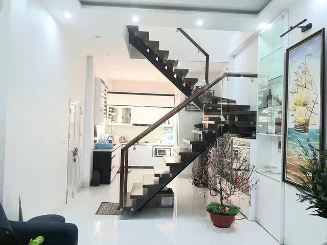 Cho thuê nhà TT Tăng Thiết Giáp, Cổ Nhuế, GẦN HV CẢNH SÁT. 11 tr/tháng. Ưu tiên: Hộ gia đình ít người.