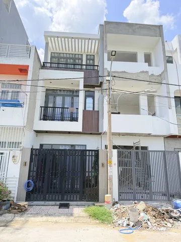 Chuyển nơi làm việc cần bán nhà riêng gần làng đại học Long Phước, quận 9, Hồ Chí Minh.