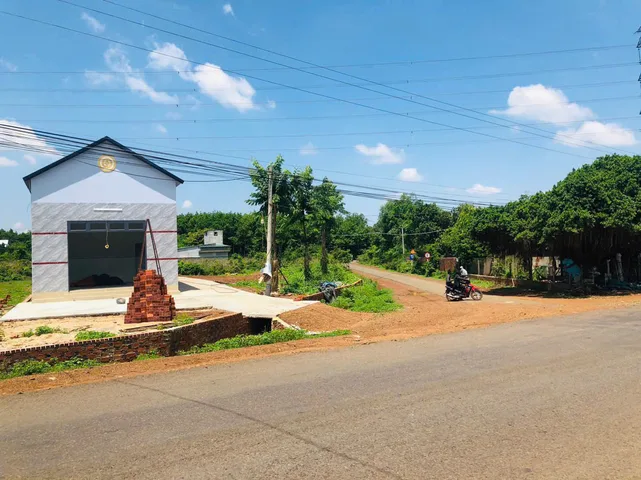 O931.783.2O9 Bán Đất 660m2 có sẵn 300M thổ cư mT đường nhựa. Giá 540 triệu thuộc Bình Dương