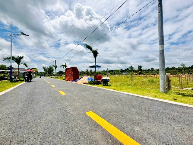 O931.783.2O9 Bán Đất 660m2 có sẵn 300M thổ cư mT đường nhựa. Giá 540 triệu thuộc Bình Dương