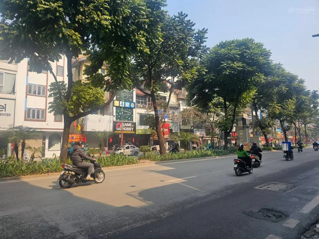 Cho thuê nhà Kim Mã, 3 tầng + tum, MT 4m, gần BRT Kim Mã, hợp kinh doanh/văn phòng, 0989580742