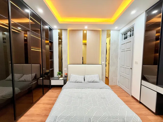 Nhà Hồng Mai 50m2 5 tầng, 6PN, ngõ thông, gần ô tô, gần Bạch Mai, giá 10 tỷ