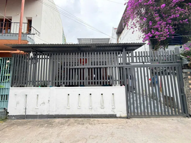 Nhà Nguyễn Biểu - ngang rộng 7,2m * Cách biển Hòn Chồng: 700m. Dt 97m2. Giá 7.1ty