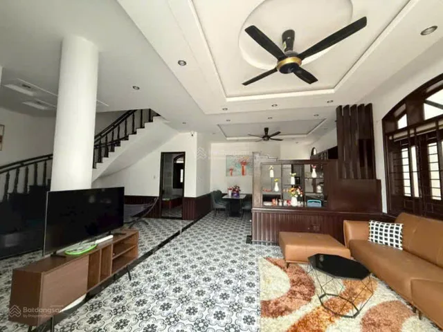 Biệt thự 2 tầng có sân vườn & full nội thất cao cấp - sát đường Phú Nông, cạnh khu đô thị Vĩnh Điềm Trung. Dt 173m2. Giá 11.8ty