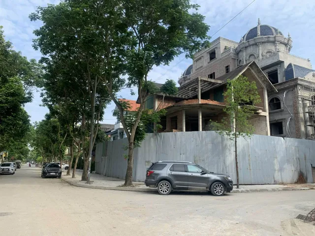 Bán BIỆT THỰ KĐT CẦU BƯU. 368M2 - 3 TẦNG. LÔ GÓC. GIÁ TỐT.