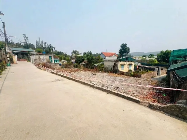 Bán Đất 75m2 có sẵn 50 m2 thổ cư giá 2.7 tỷ tại - Chọn - Phường Hà Lầm Quảng Ninh