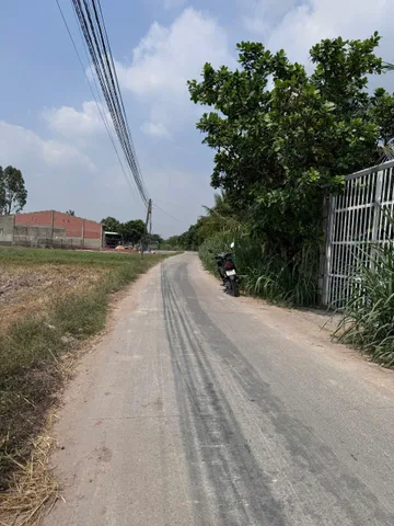Bán Đất 700m2 có sẵn 300 m2 thổ cư giá 6 tỷ tại Xã An Ninh Tây Huyện Đức Hòa Long An