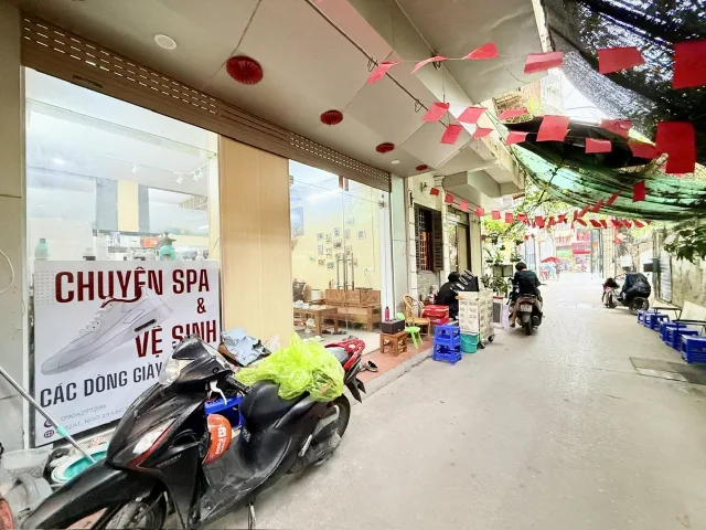 Giá hơn 4 tỷ, nhà tập thể tầng 1 phố Lạc Trung Dt 65m2, thoáng trước sau.