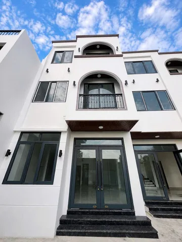 BÁN NHÀ 3 TẦNG NGÕ 57 PHỐ LAO ĐỘNG,GẦN CHỢ HẠ LẦM GIÁ HƠN 2 TỶ CHÚT