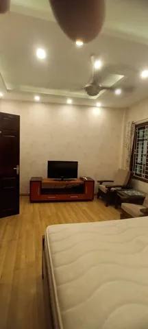 CHO THUÊ NHÀ GẦN 752 ĐƯỜNG LA THÀNH, BA ĐÌNH, 4 NGỦ FULL ĐỒ