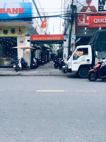 SẬP HẦM - BÁN ĐẤT TẶNG NHÀ CẤP 4 MT NÚI THÀNH - CẦN BÁN GẤP