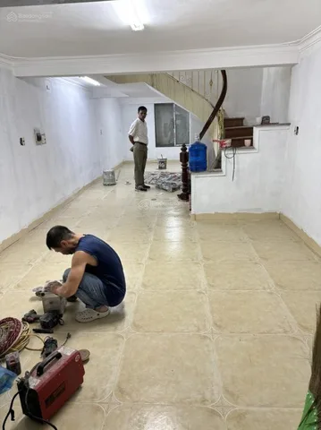 Cho thuê nhà 70m x 4T(6 ngủ kk) ngõ 647 Lạc Long Quân View Hồ Tây, ô tô đỗ 2 chiều