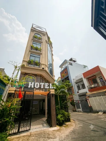 Bán Nhà 165m2 - C4 - ngang 5m vuông vứt A4 chỉ nhỉnh 21 tỷ ngay hẻm ô tô thông Thoại Ngọc Hầu
