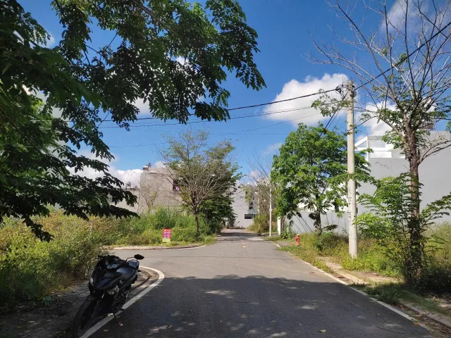 Lô hiếm view sông ~9 phút Vinhomes, Mega Mall ~24 phút Metro - Đường thông 9m có vỉa hè, nền cao hơn mặt bằng chung - 4.05 tỷ 64m2