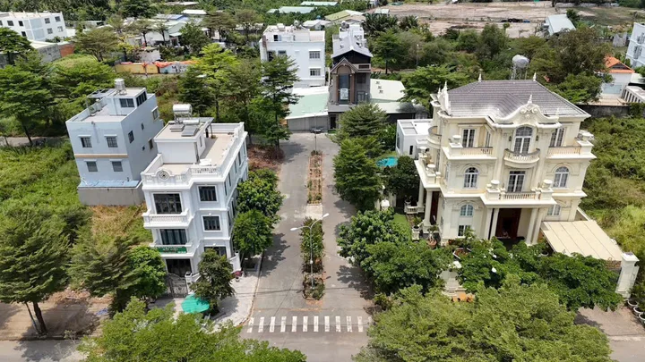 BÁN NHÀ 2 MẶT TIỀN KDC BƯNG ÔNG THOÀN QUẬN 9 – NHÀ MỚI, FULL NỘI THẤT, SỔ HỒNG HOÀN CÔNG, THIỆN CHÍ BÁN