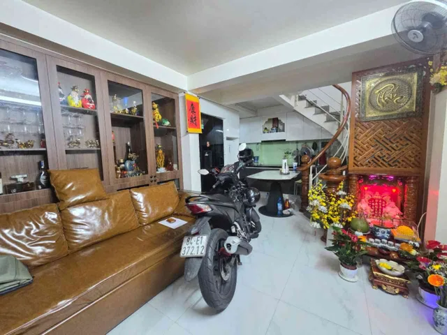 6 TẦNG LUNG LINH, TẶNG HẾT NỘI THẤT CHỈ XÁCH VALI VÔ Ở - HẺM THÔNG SẠCH ĐẸP, KHU DÂN TRÍ TOÀN NHÀ 5 TẤM - VÀI BƯỚC RA XE HƠI - NỞ HẬU - HƠN 5 TỶ TL