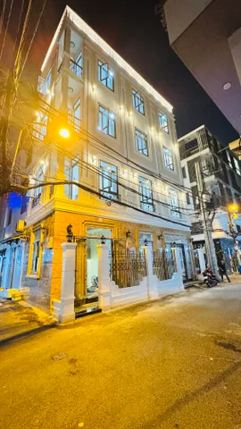 BÁN NHÀ 6 PHÒNG NGỦ CÓ THANG MÁY MỚI HOÀN THIỆN QUẬN 4