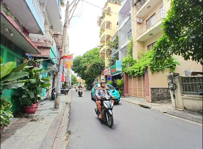 Otô ngay nhà gần Khu Bàu Cát - Đồng Đen . Ngang 4.4 dài 15m xây 2 tầng. Chỉ 6ty nhinh kết nối nhanh chợ Tân Bình, Khu Bảy Hiền, Phạm Phú Thứ, Nguyễn Hồng Đào....
+ Sổ vuông, pháp lý chuẩn 
+ Thích hợp mua ở hoặc đầu tư giữ tiền sinh lời cao
 👉LH: 0706.