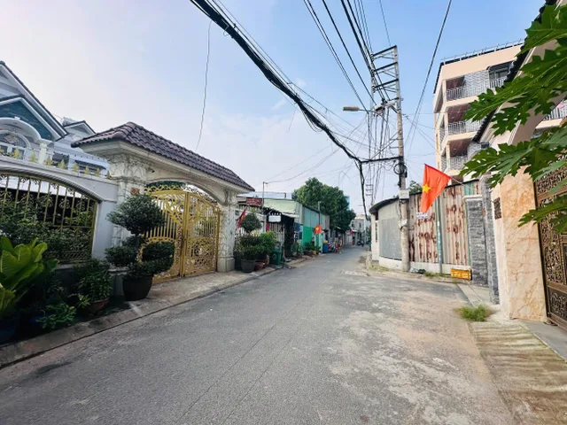 Nhà c4 100m2 Thổ cư_Ngang 4.6m Nở hậu nhẹ_đường 6m_Cách Vành Đai 2 vài bước chân_TRường Thọ