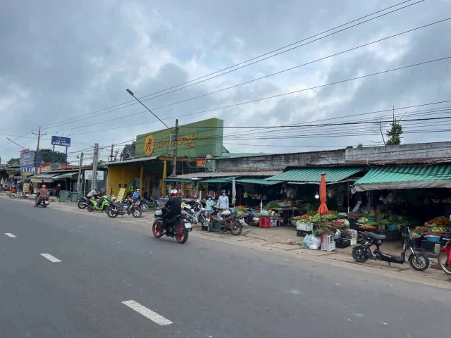 Chủ gửi Bán Đất 450m2 có sẵn 200 m2 sát bên chợ Trường, Trung tâm hành chính thổ cư giá 685 triệu tại Đường Quốc lộ 13 Thị trấn Chơn Thành Thị xã Chơn Thành Bình Phước
