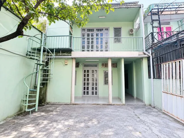 Bán Nhà 165m2 - 2 lầu nhỉnh 14 tỷ, phù hợp xây mới CHDV LG 14m ngay Đoàn Văn Bơ