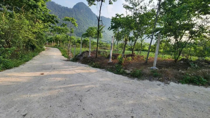 Bán Đất 1100m2 có sẵn 400 m2 thổ cư giá 1 tỷ tại Thị trấn Đà Bắc Huyện Đà Bắc Hòa Bình