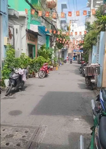 BÁN ĐẤT TẶNG NHÀ C4 - HẺM NHỰA 6M - NGAY LẠC LONG QUÂN - 104M2, NGANG GẦN 5M - CHỈ 10Tỷ