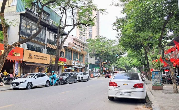 Cho thuê nhà Mặt Phố TRẦN QUỐC HOÀN. 35 triệu/th. Ưu tiên: Văn Phòng, Cửa Hàng, Phòng Khám, Hàng ăn