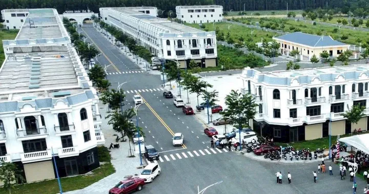 Bán đất KĐT Thăng Long Bàu Bàng 70m2 Full Thổ Cư, Sổ Hồng Riêng, Giá 750 Triệu
