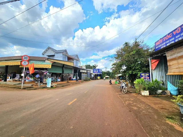 CẦN TIỀN BÁN GẤP 1,500M2 ĐẤT Ở KCN MINH HƯNG, NGAY MT NHỰA DÂN CƯ ĐÔNG