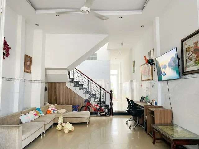 [DB143*] Nhà 4PN SHR vuông A4 sát Chợ Lạc Quang, 8.x tỷ