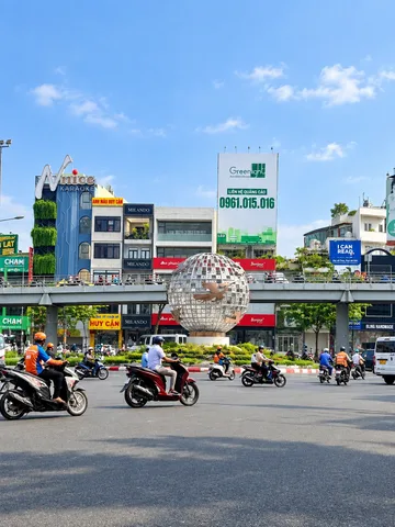 Ngay VÒNG XOAY LĂNG CHA CẢ - xe hơi ngủ nhà, 4.76 x 14.10 (67m2) | 5 tầng | Ở, KINH DOANH TUYỆT VỜI.