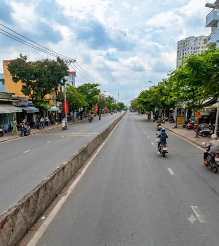 Cần Bán Gấp Nhà Mặt tiền Huỳnh Tấn Phát . Gía tốt 15,5 tỷ . Dt: 7x30m SH 169 m2