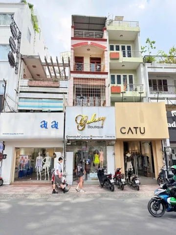 QUẬN 3: BÁN NHÀ 5 TẦNG MẶT TIỀN TRẦN QUANG DIỆU- DT 50M2- PHỐ THỜI TRANG NHỘN NHỊP- 0938676685 GIANG GIANG CHÍNH CHỦ GIÁ TỐT