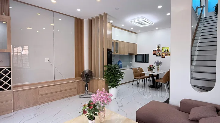 Bán nhà mới xây  Diên Diền Ngay bên cạnh Trường Tiểu Học Diên Diền. FULL nội thất mà giá chỉ hơn 2ty chút !
