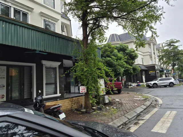 Cho thuê mặt bằng KD 70m2 tầng 1 tòa shophouse lô góc Mipec City Kiến Hưng Hà Đông HN