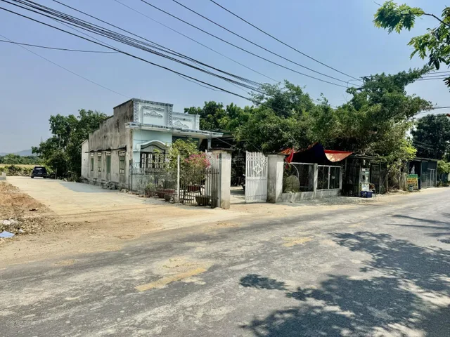 CHÍNH CHỦ BÁN 251M2 ĐẤT THỔ CƯ MẶT TIỀN NHỰA 10M SÁT DỰ ÁN VIN