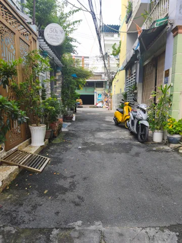 Bán nhà Hẻm 5m. Hoà bình-Lũy bán bích. Ngang 4,4 dài 11. Cách 1 căn ra mặt tiền chỉ 5.4 tỷ