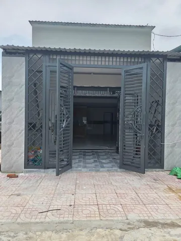 __Nhà 2 Mặt tiền đường đẹp thoáng mát.

Dien tích 65m2.