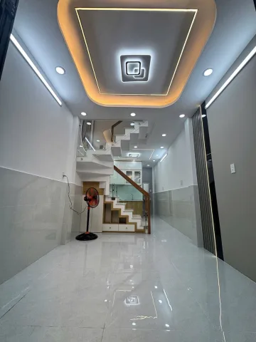 SÁT MẶT TIỀN - NHÀ 2 TẦNG MỚI ĐẸP - 24M2 - VỊ TRÍ ĐẸP - HẺM THOÁNG SẠCH SẼ - SÁT CHỢ BÌNH LONG -