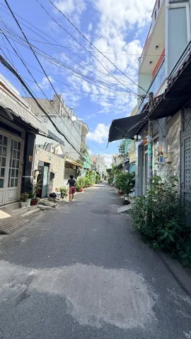 NHÀ 3 TẦNG - HẺM XE HƠI - GIÁP TÊN LỬA