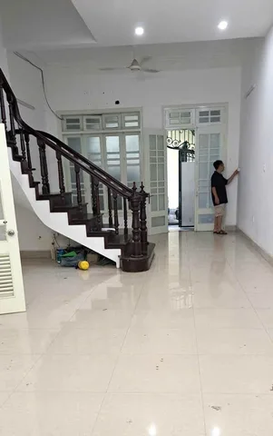 Cho thuê nhà ngõ 100 TRUNG KÍNH, Cầu Giấy. 33 triệu/ tháng. Ưu tiên: Hộ gia đình, Văn Phòng, KD Onl