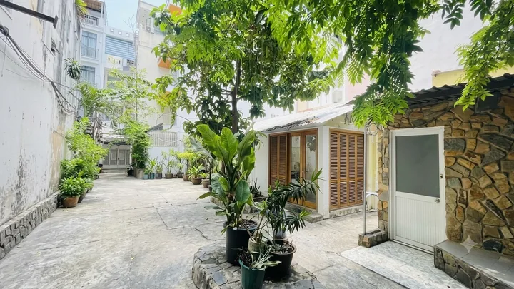 Bán Đất 270m2 - 24.79 tỷ ô tô tới nhà ngay Phan Xích Long