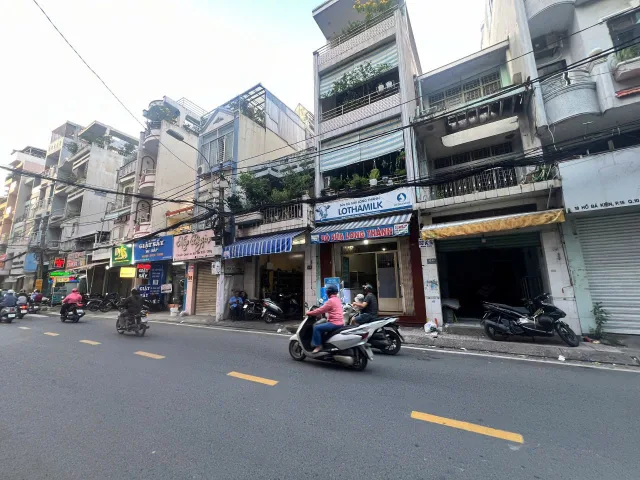 Bán Nhà Mặt Tiền 20 Hồ Bá Kiện, Phường 15, Quận 10